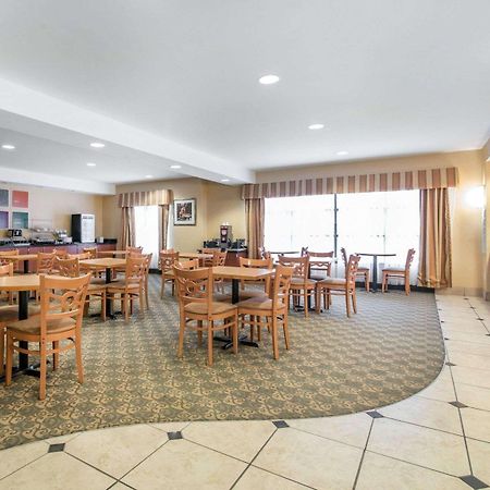 University Inn Vestal Exterior photo