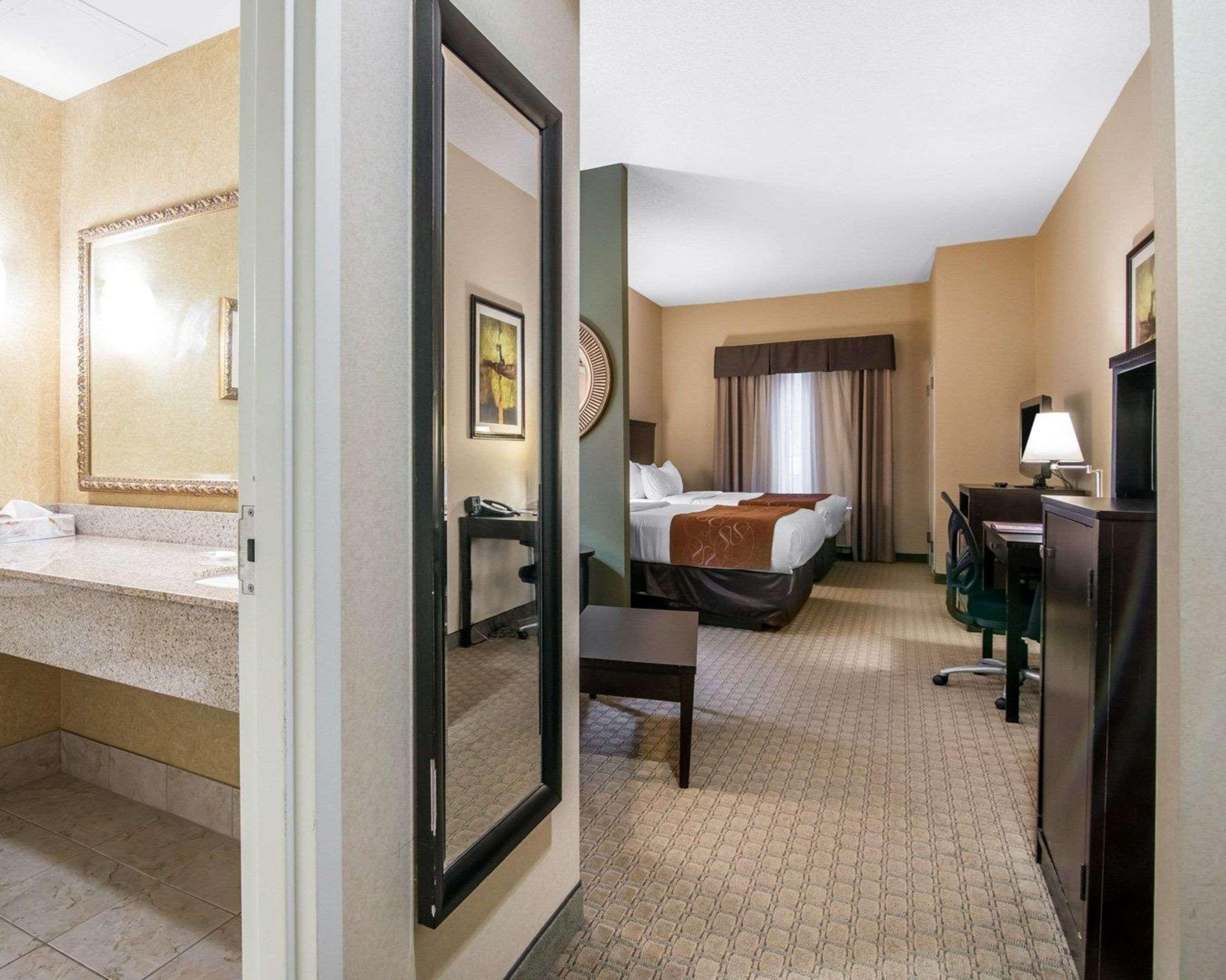 University Inn Vestal Exterior photo