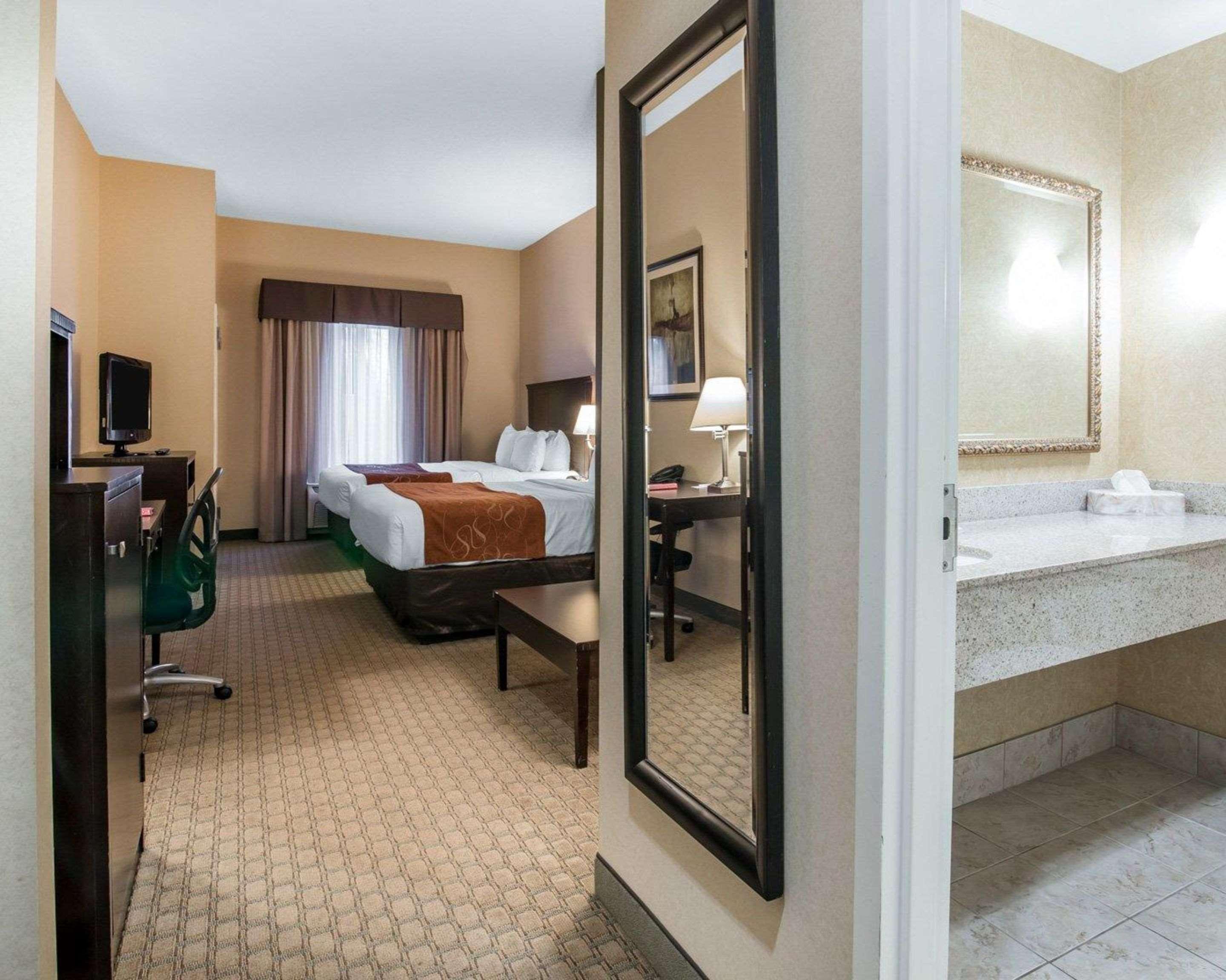 University Inn Vestal Exterior photo