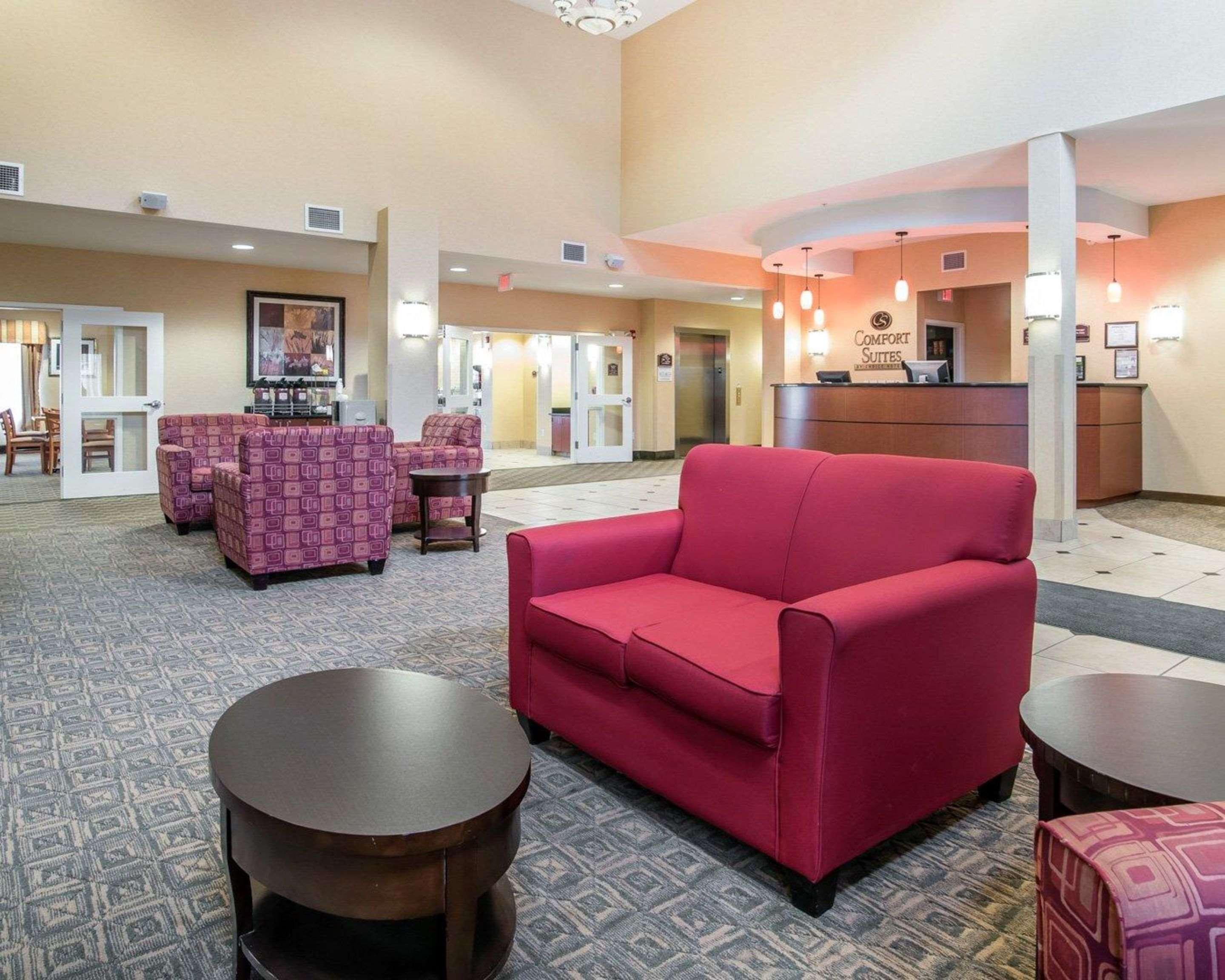 University Inn Vestal Exterior photo