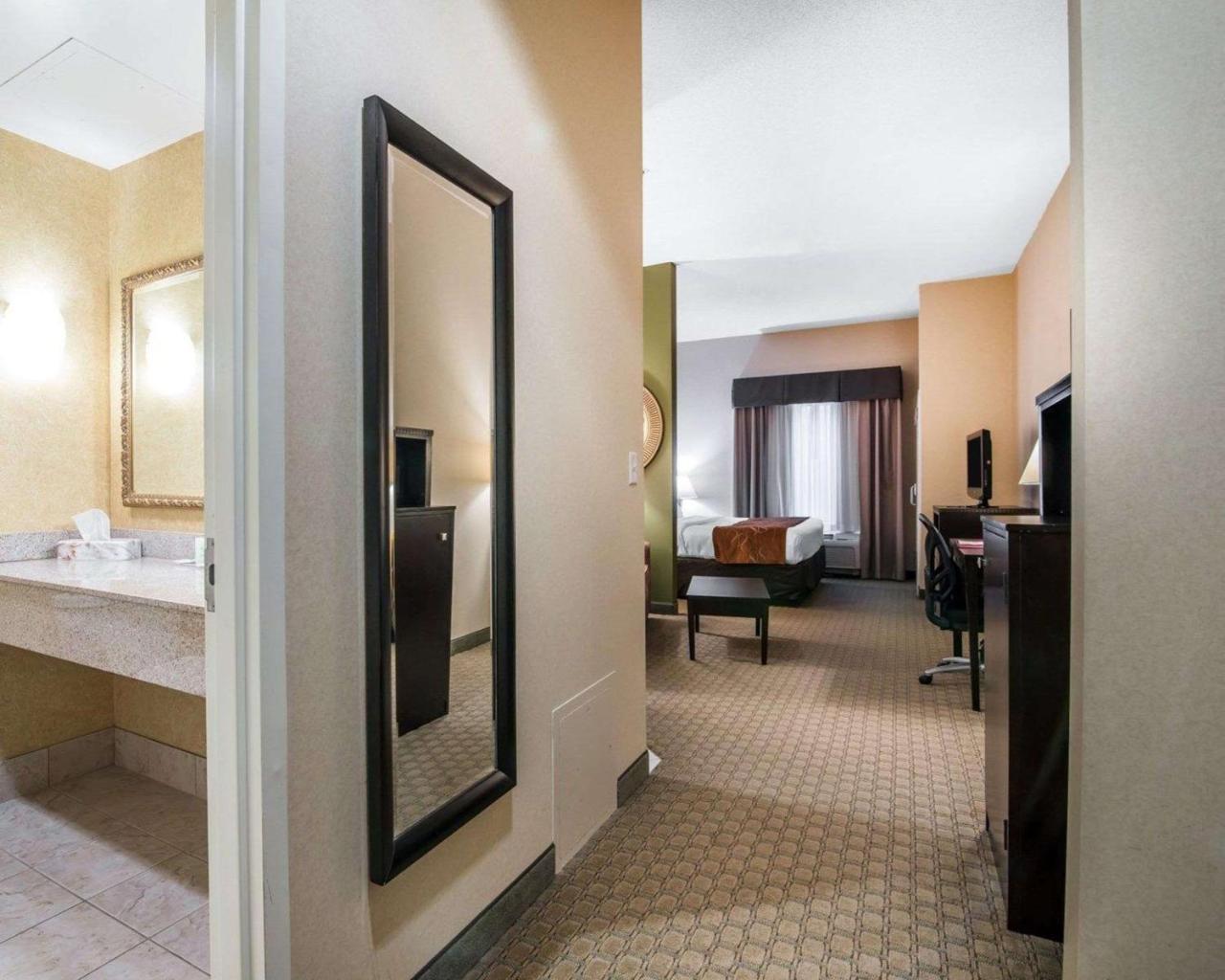 University Inn Vestal Exterior photo
