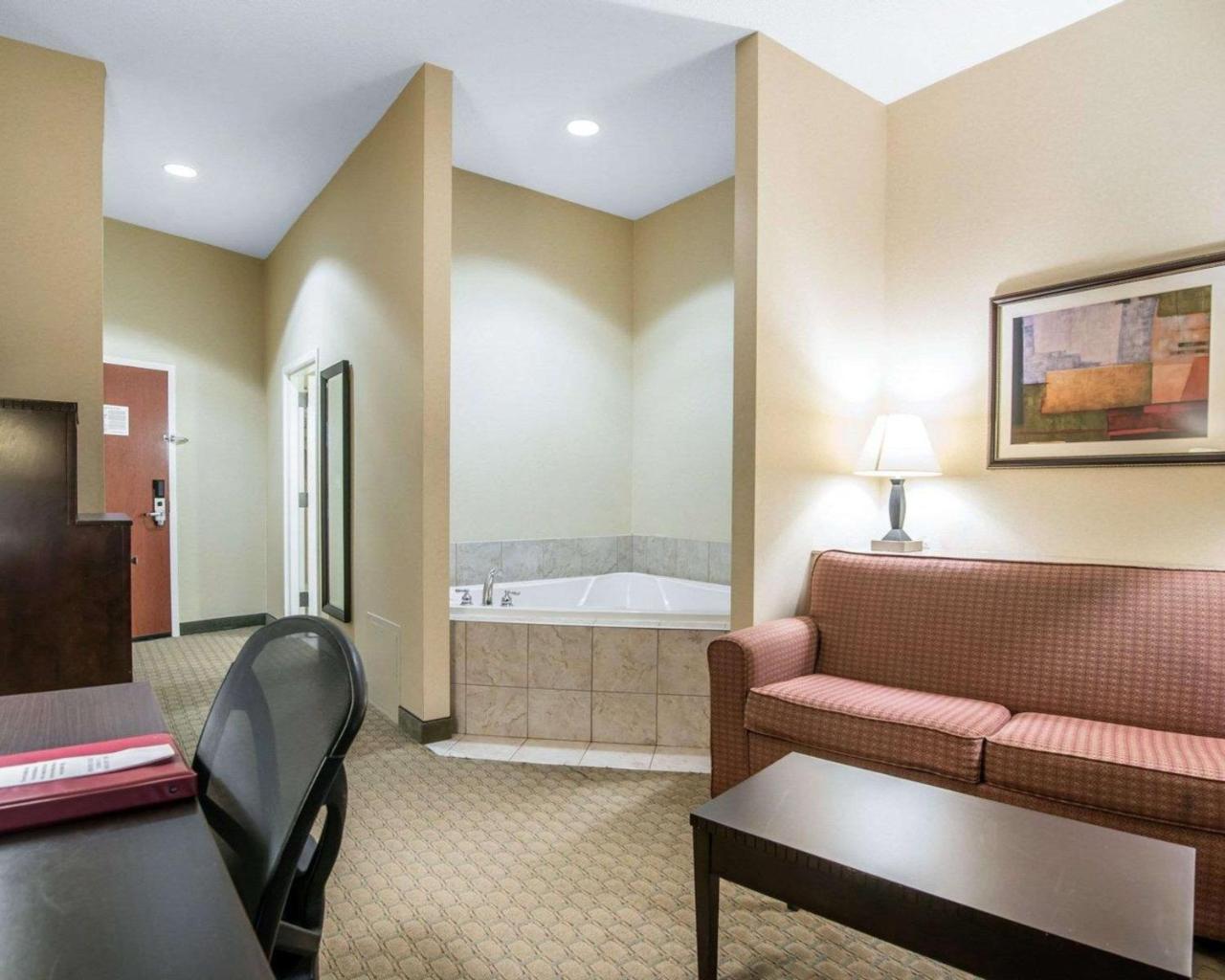 University Inn Vestal Exterior photo