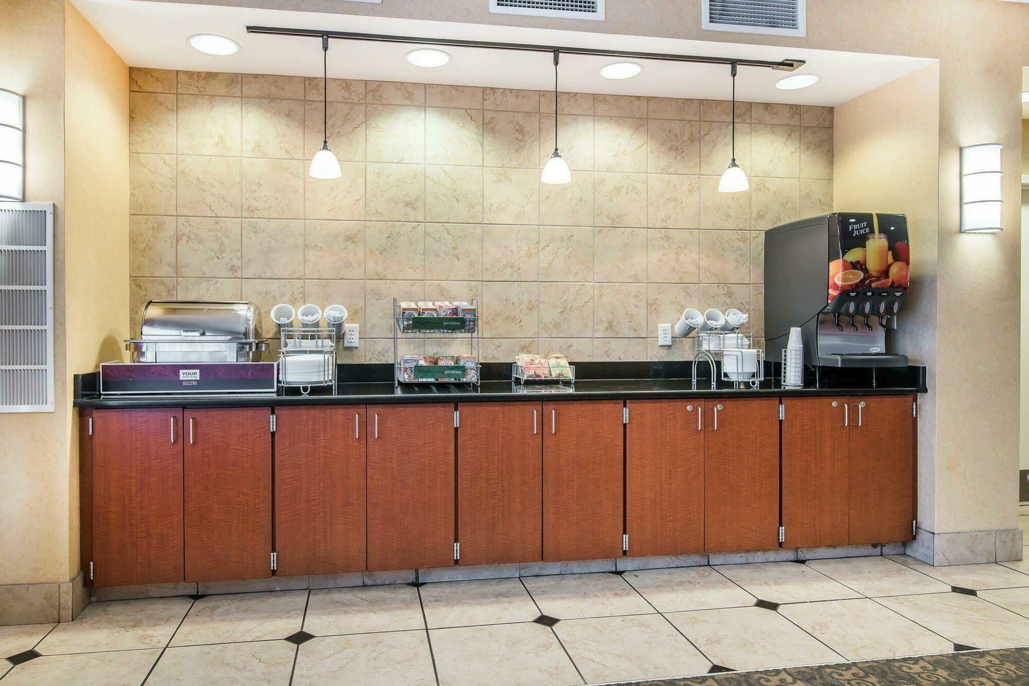 University Inn Vestal Exterior photo