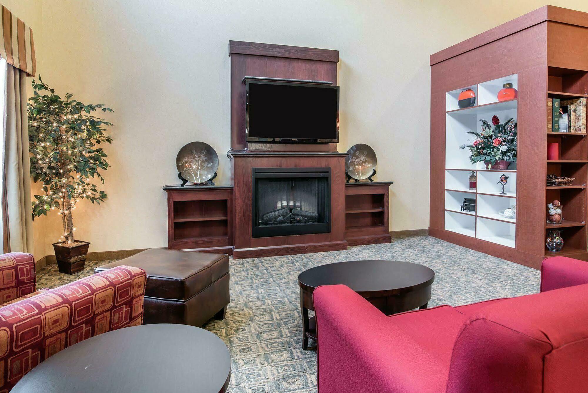 University Inn Vestal Exterior photo