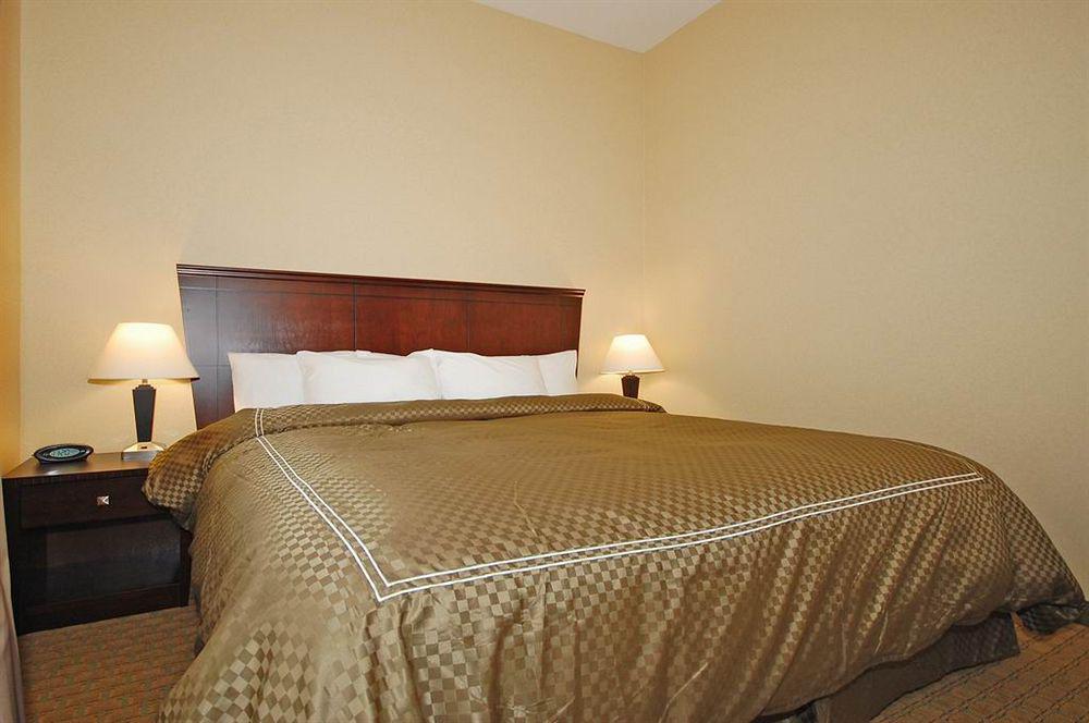 University Inn Vestal Exterior photo