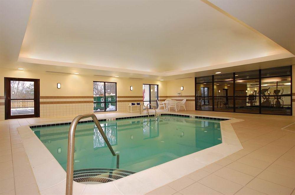 University Inn Vestal Exterior photo
