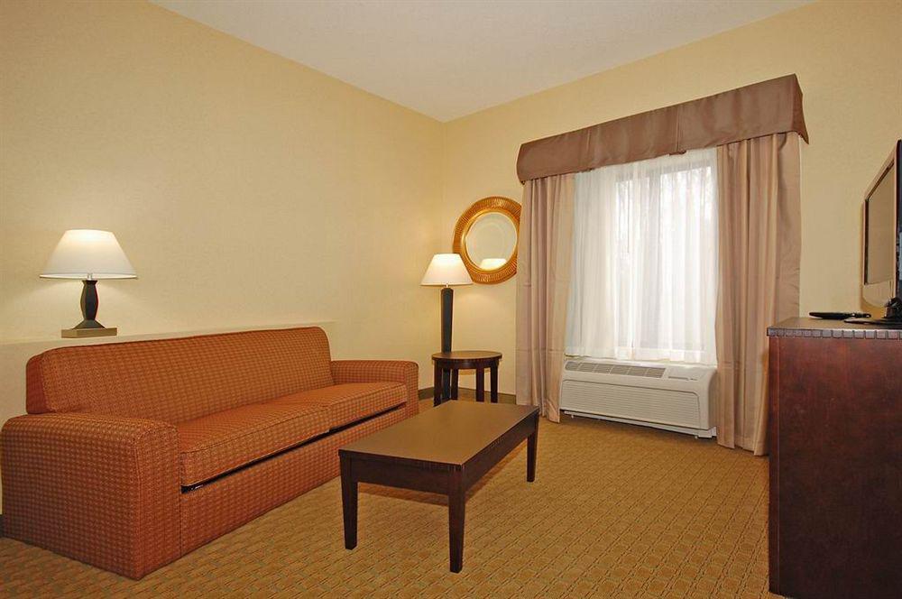 University Inn Vestal Exterior photo