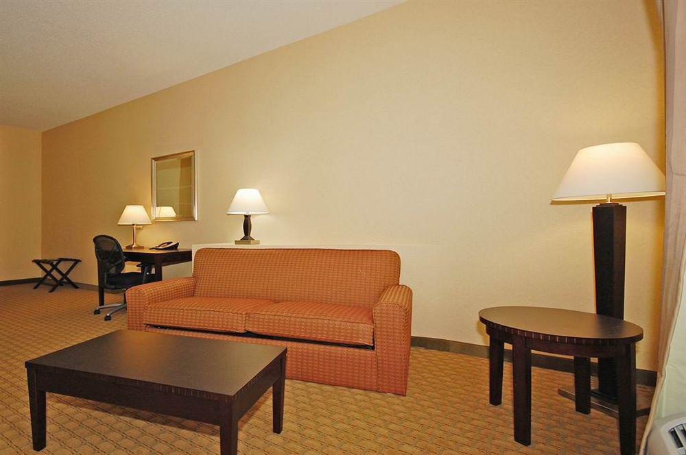 University Inn Vestal Exterior photo